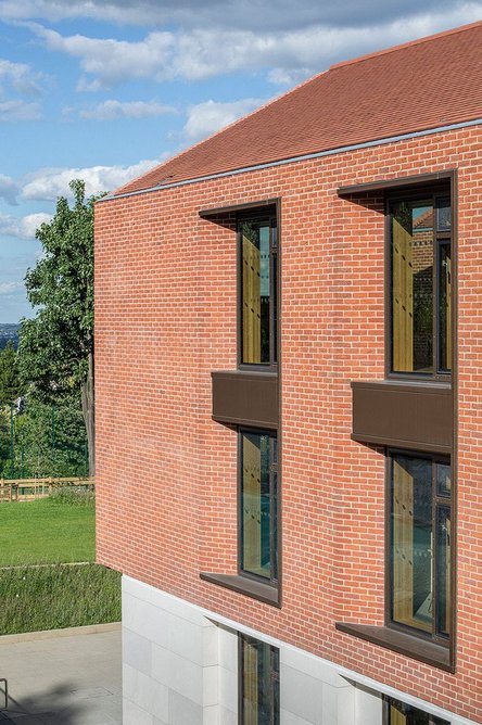 Just Facades helped select the rustic handmade brick for Buckley Gray Yeoman’s extension of Channing School in Highgate, north London.