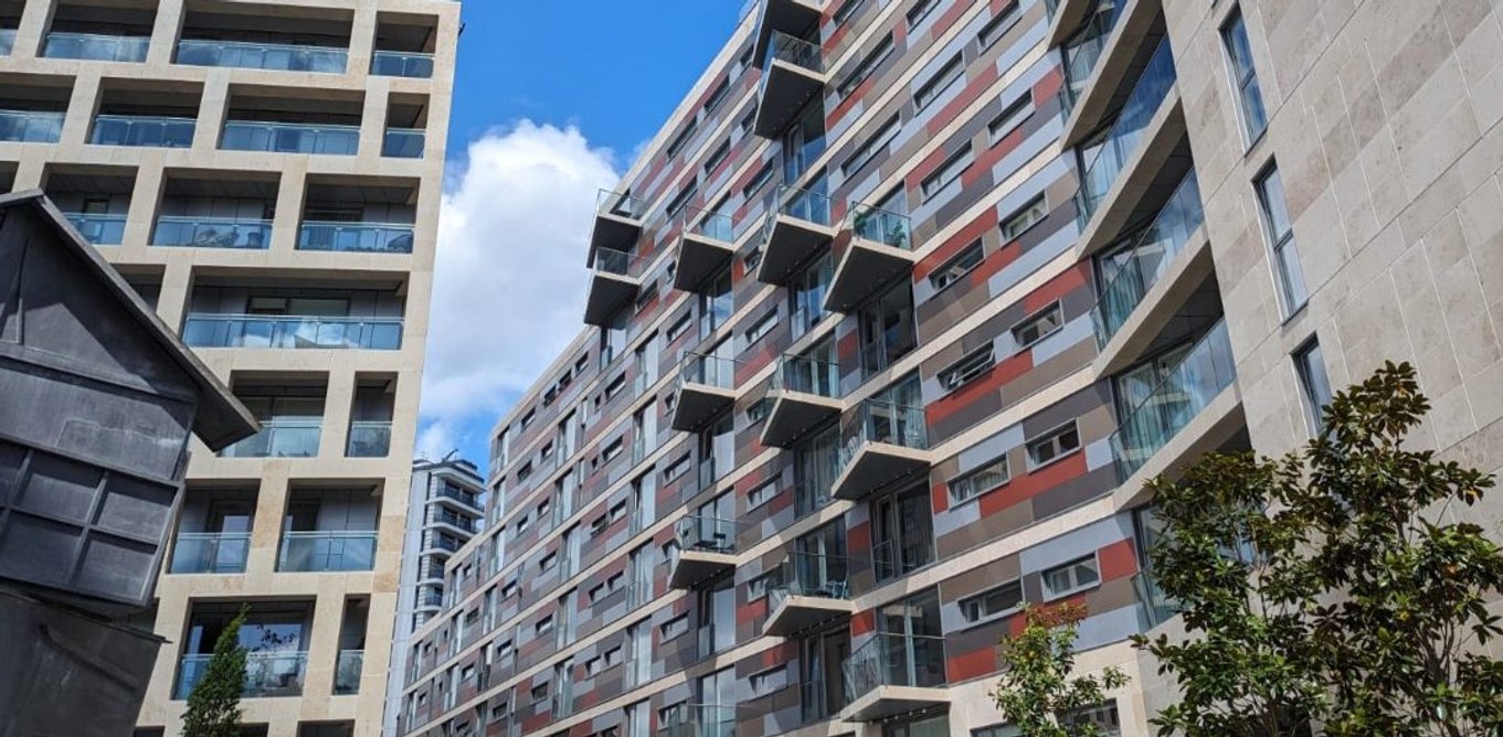 Valcan VitraDual A1 fire rated aluminium rainscreen cladding in four colours at Caro Point apartments, Grosvenor Waterside, Chelsea.