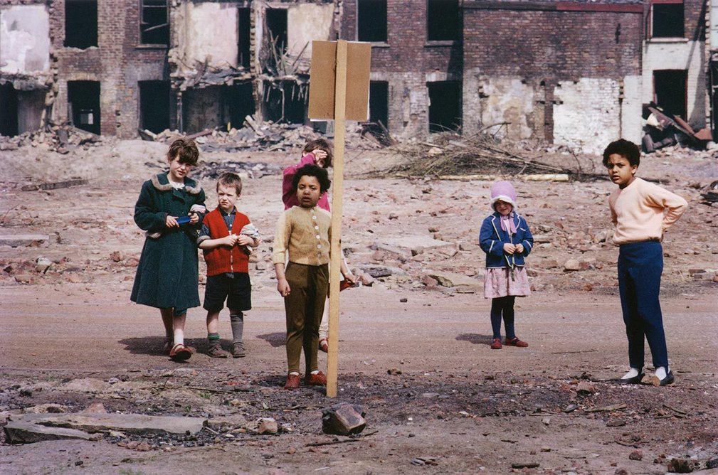 Shirley Baker, Hulme, 1965. Shirley Baker Photography © Nan Levy for the Estate of Shirley Baker. From Postwar Modern: New Art in Britain 1945 – 1965, Barbican Art Gallery until 26 June 2022.