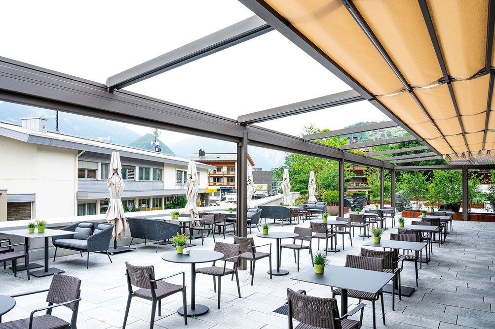 The Pergola Stretch's space-saving folding mechanism allows large areas to be shaded.