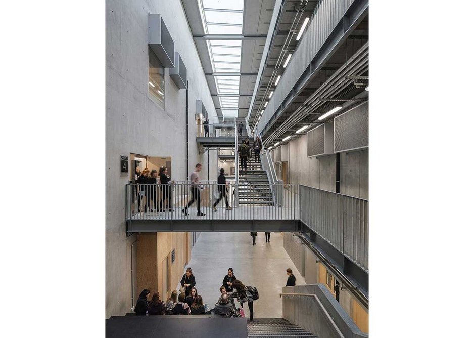 The main atrium beyond the reception is big and attenuated enough to allow 400 students to move and socialise between classes.