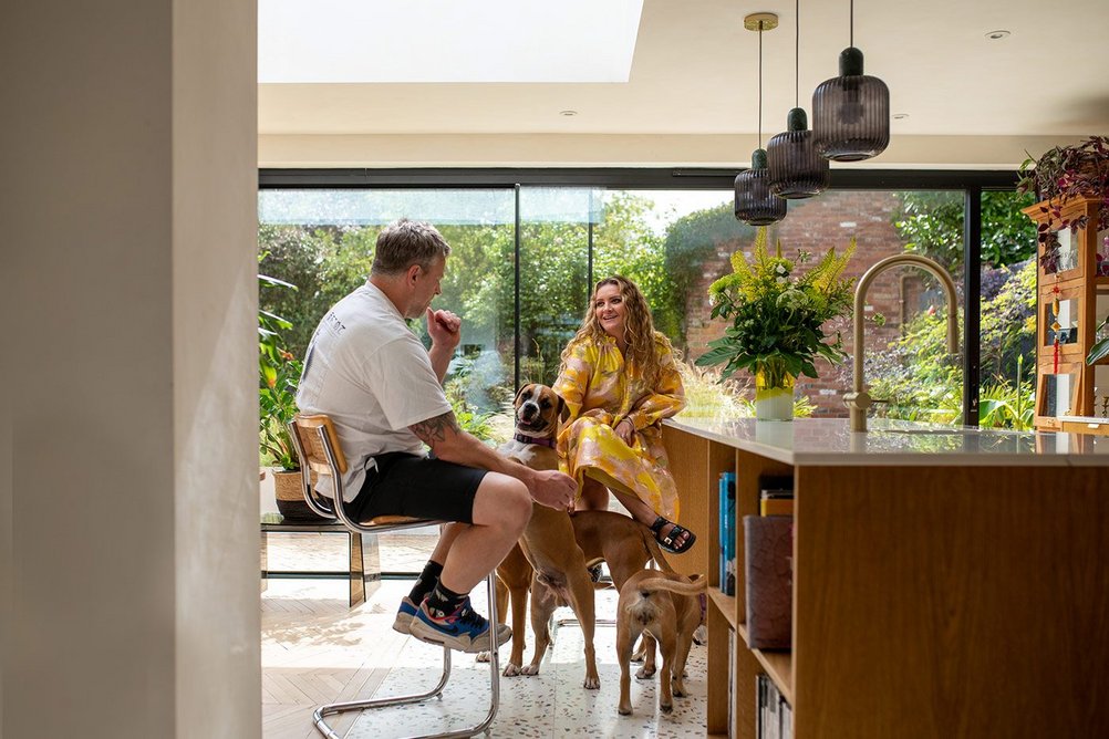 The bespoke rooflight and floor-to-ceiling glazing creates an inviting space that connects with the garden beyond.