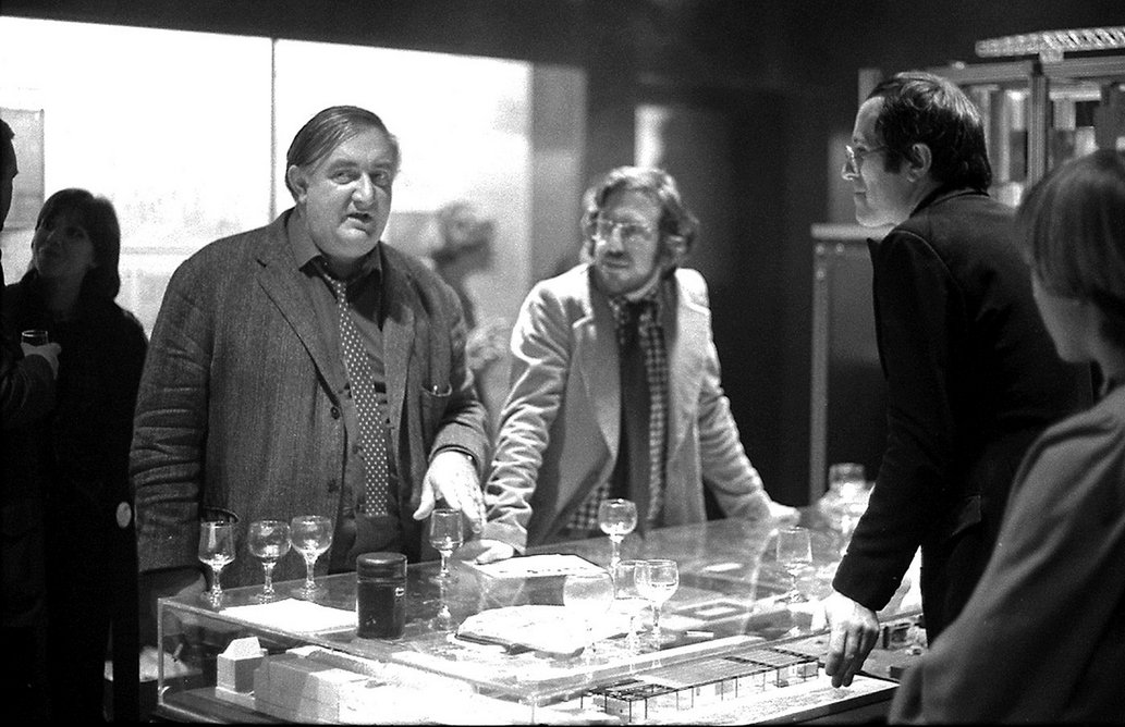 James Stirling, Roger Graef, Peter Cook and Diana Jowsey in conversation at the opening of Cedric Price’s exhibition ‘The Evolving Image’ at 21 Portman Square, 1975.