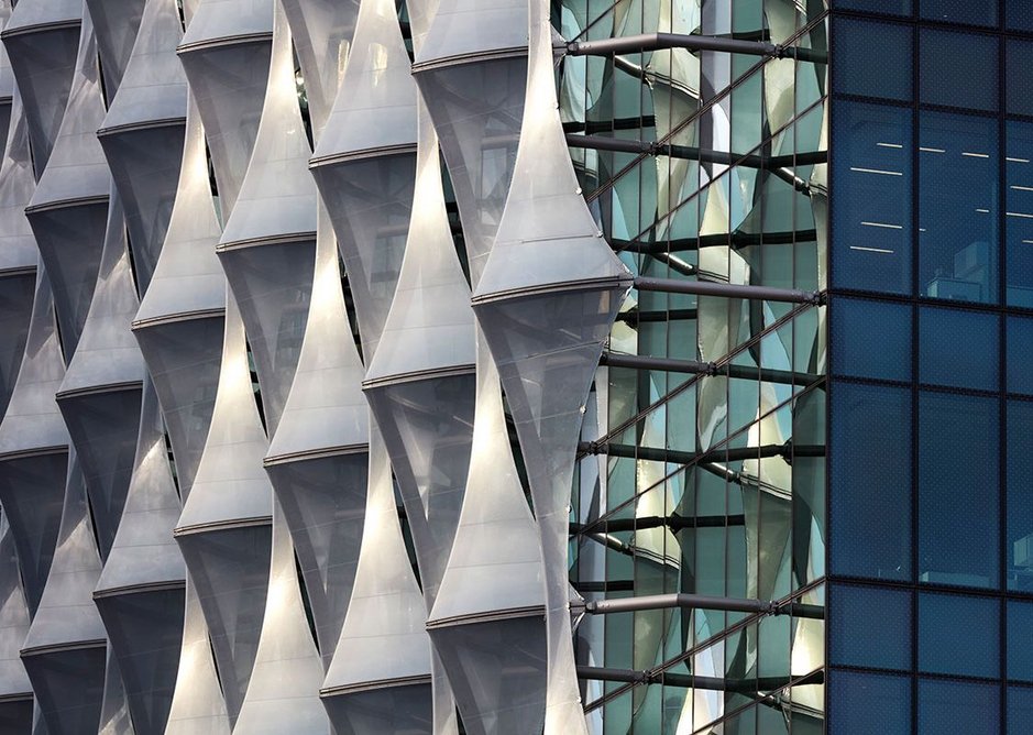 Solar shading is also a shield against prying eyes, but achieves a sculptural quality.
