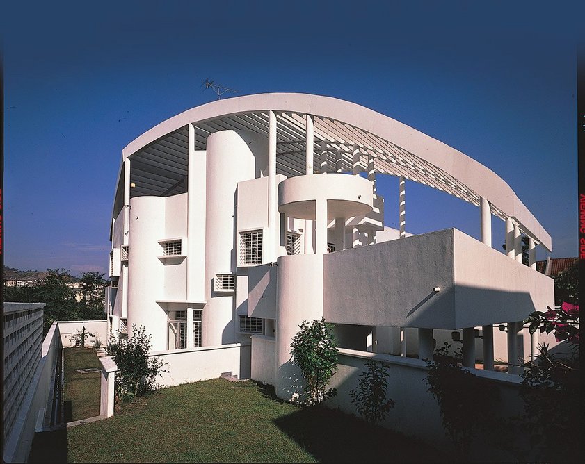 Roof-Roof House, designed by TR Hamzah & Yeang. The passive-mode, low-energy house was completed in 1985 in Kuala Lumpur