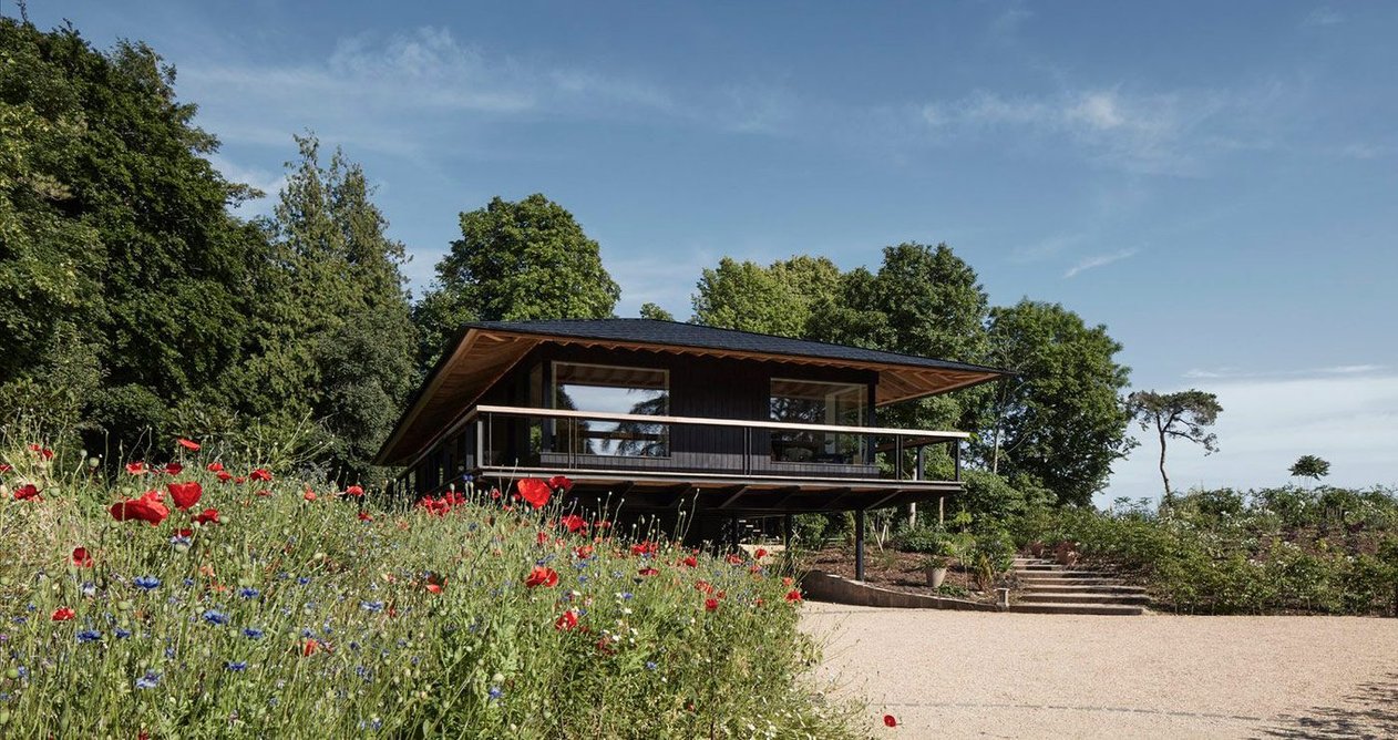 Lyons Architects’ Blackbird, near Cirencester, might float in the English landscape but it is decidedly Japanese in its influences.