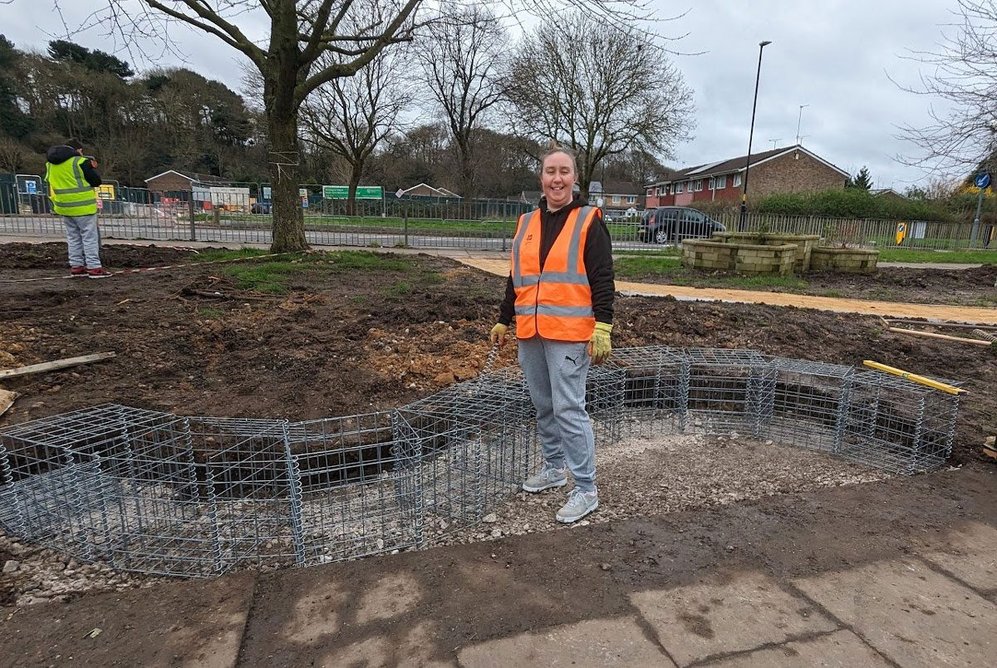 Building the gabion seat with the community, National Trust pocket park, Firs and Bromford.