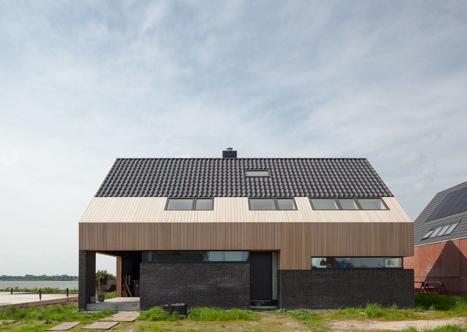 This Side Up has been designed as an earthquake-proof house in the new district of Meerstad.