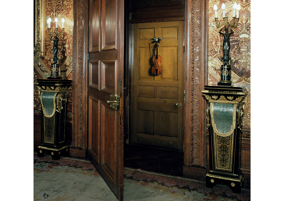 Trompe l'oeil of a violin and bow hanging on a door after 1674, by Jan van der Vaar. This illusion was created on a door at Chatsworth House.
