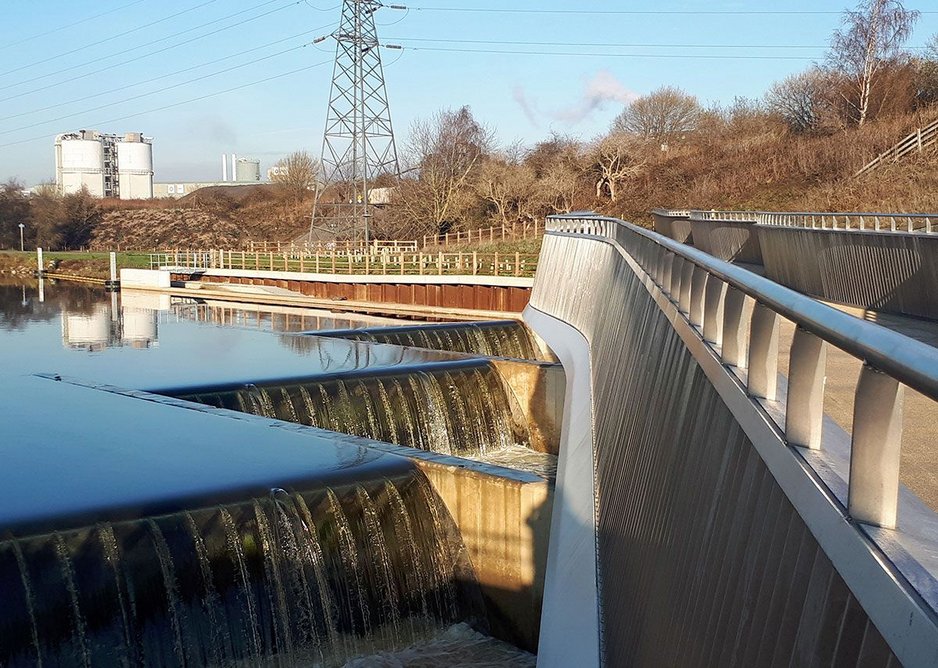 The undulations in bridge deck and parapet provide vantage points and help separate pedestrians and cyclists.