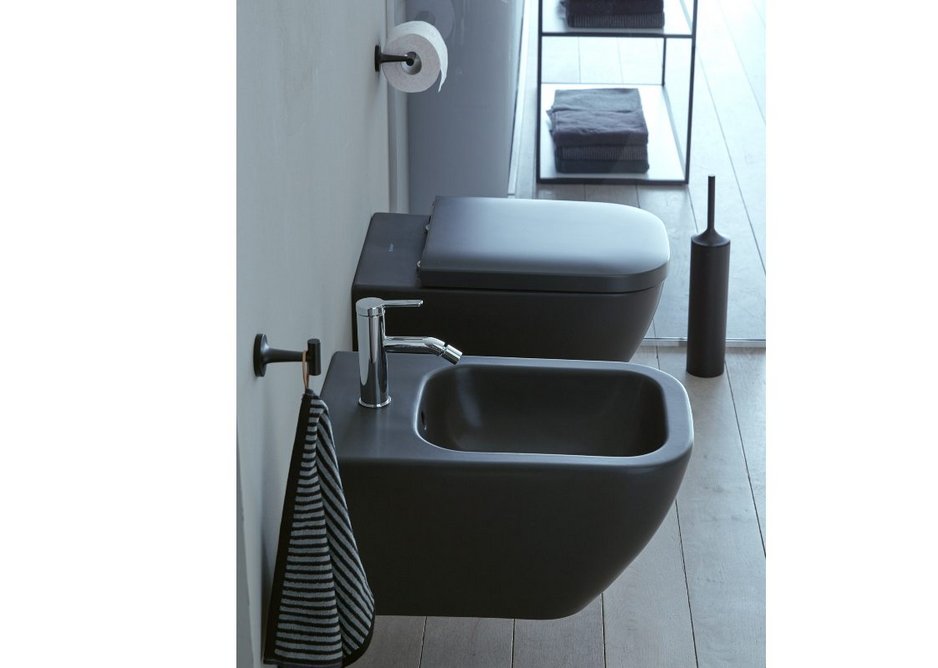 The new Happy D.2 Rimless wall-mounted toilet features Anthracite Matt on the outside and glossy on the inside. The bidet is Anthracite Matt both outside and inside. All Happy D.2 wall-mounted and floorstanding toilets and bidets are also available in white.