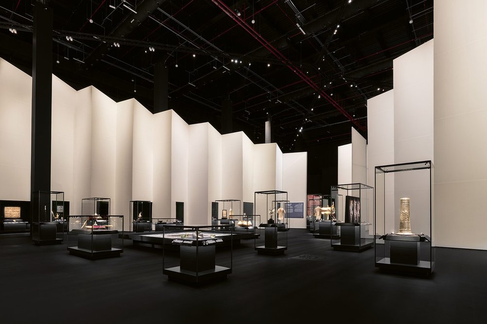 The bowtie-shaped layout of AlMuqtani gives equal prominence to two diverse collections.
