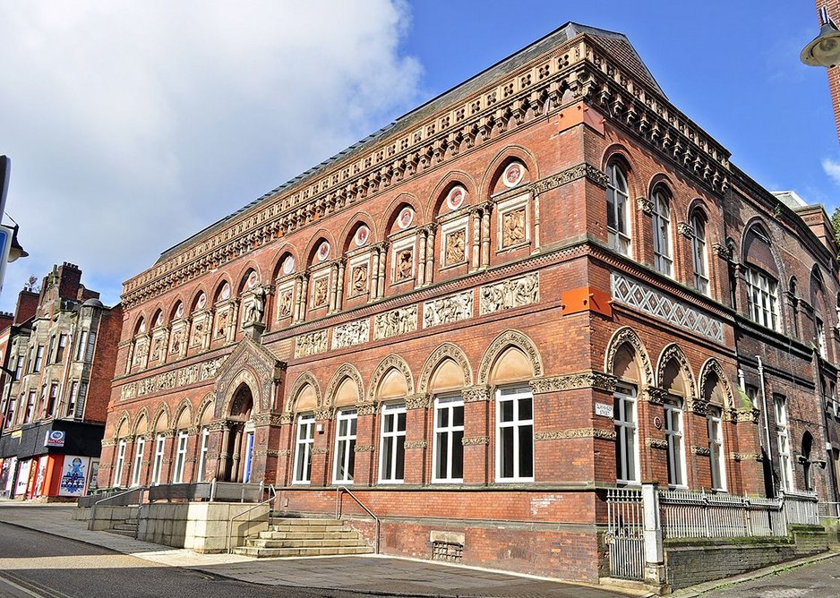 The Wedgwood Institute was built in 1865 as a place to run courses for the working men of Burslem on science, business and the arts