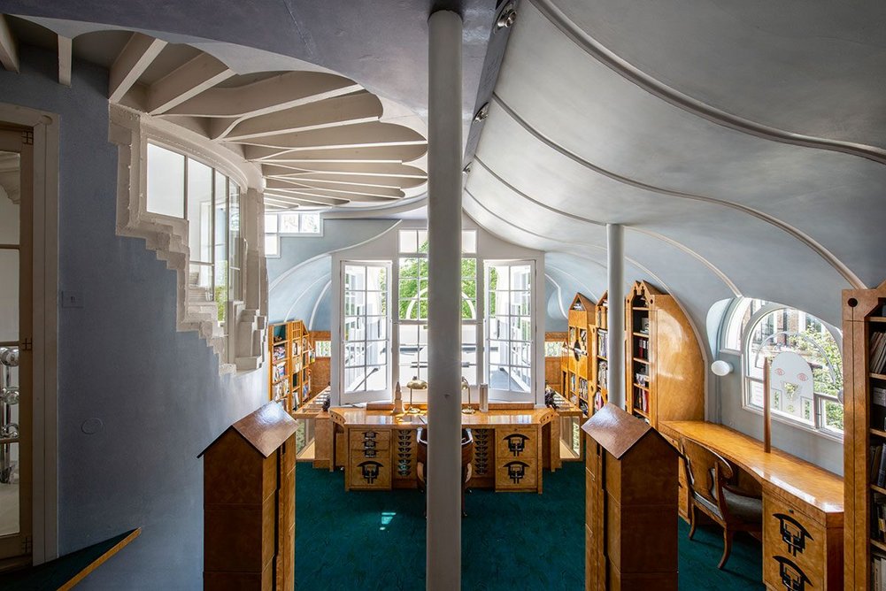 The Architectural Library is Jencks’ study with a tent-like roof painted to be like the sky.