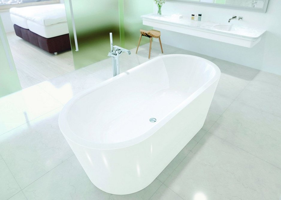 The Meisterstück Classic Duo Oval freestanding bath pairs perfectly with the Classic round undercounter washbasin.