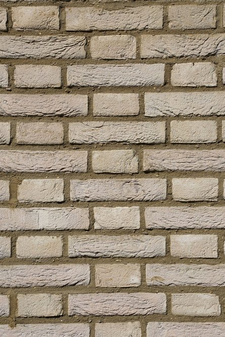 Creme brick by Vandersanden: Headers and stretchers are layered alternately in each course with headers centred on the stretchers of the course below.