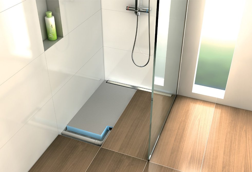 Fundo Plano Linea with integrated drainage: straightforward and quick to fit in place of the old bathtub.