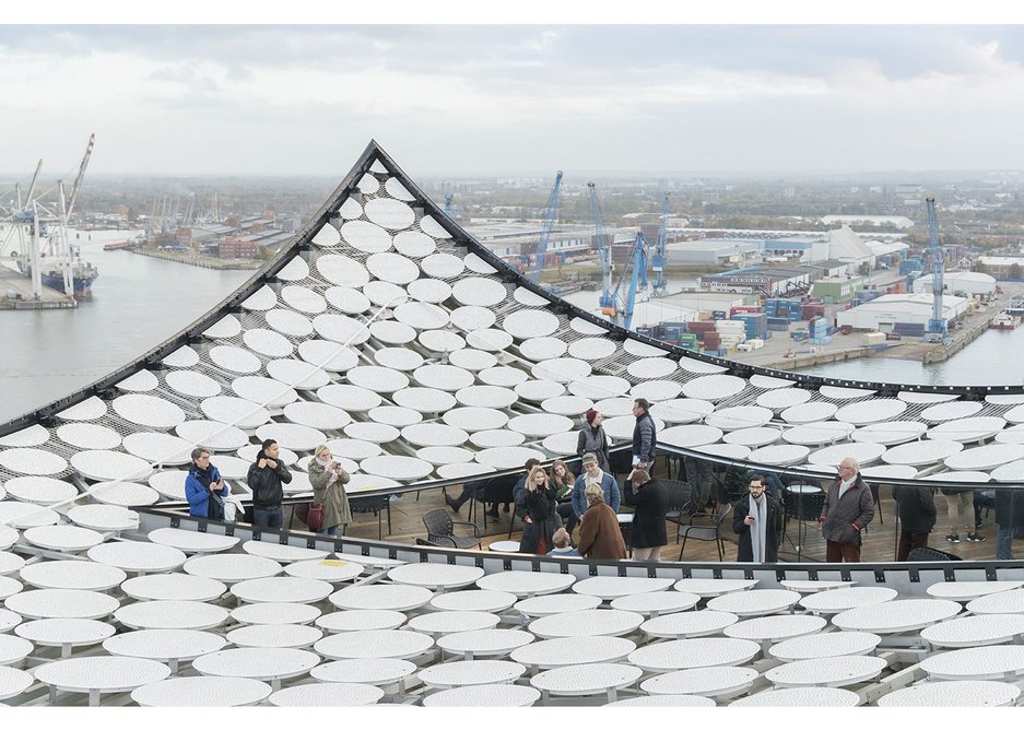 5,800 perforated aluminium plates make up the concave surface of the Elbphilharmonie’s roof. The roof terrace from the private reception area feels enclosed, despite the exposure.
