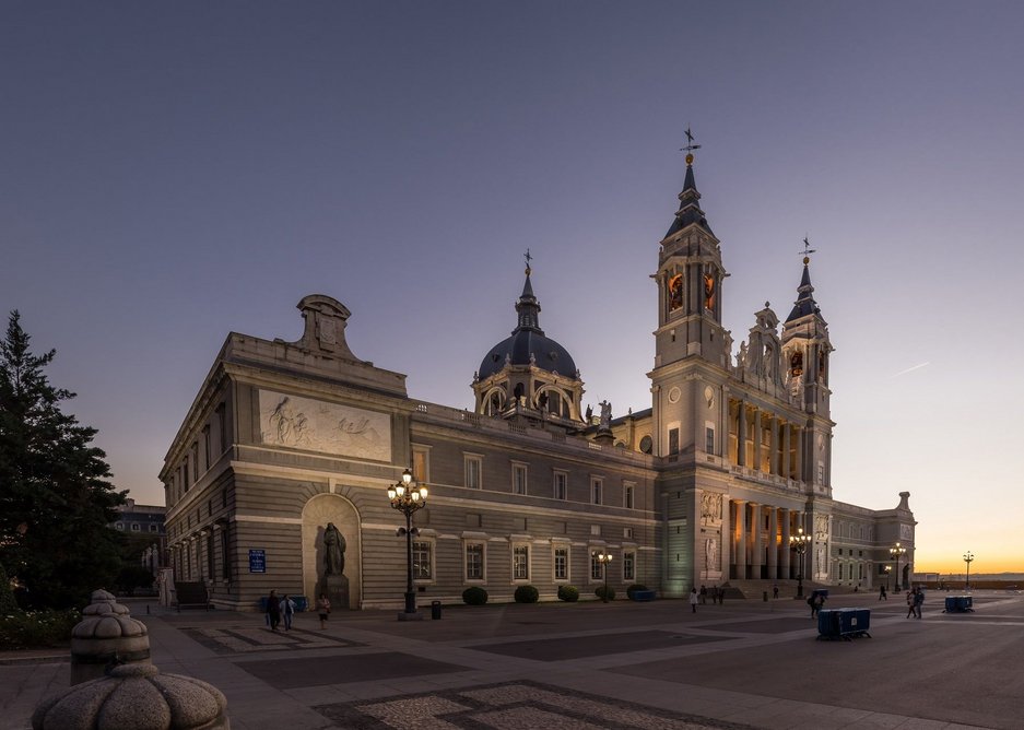 Natural slate brings distinction and elegance to the Almudena Cathedral in Madrid.