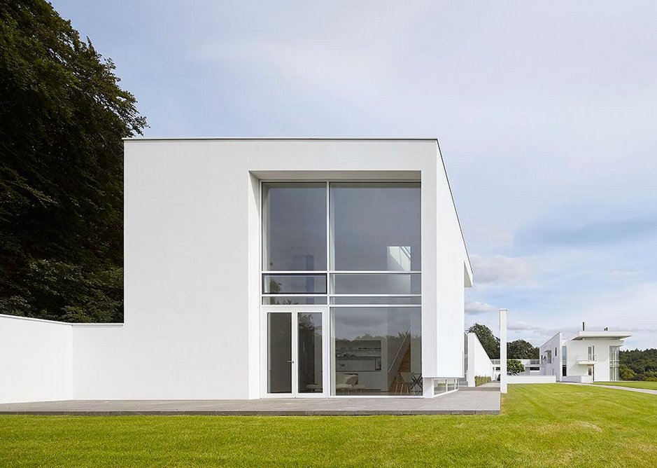 Private House by Richard Meier & Partners Architects with Berman Guedes Stretton.