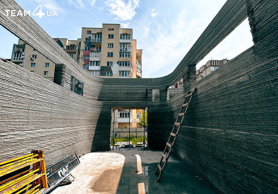 The school is extruded in layers with MEP services installed simultaneously.