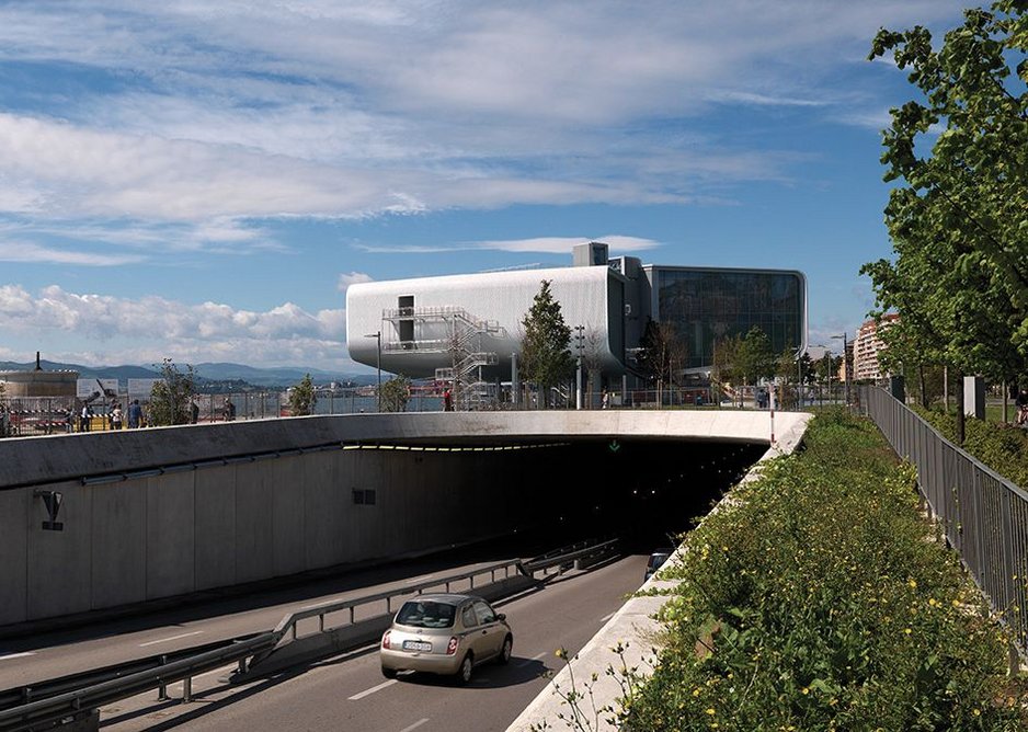 The sinking of the four-lane highway into a tunnel lets the building connect naturally back to the city.