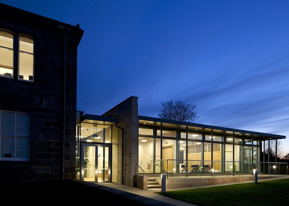 The hospice education centre with an ashlar wall as a reminder of old garden walls between the villas.