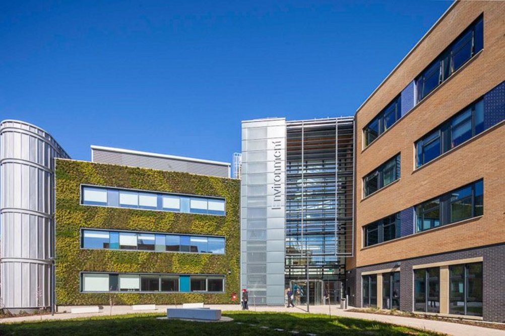 University of York's Environment Building, where Aluprof MB-70 windows and doors and MB-SR50N multi-transom curtain walling have been installed.