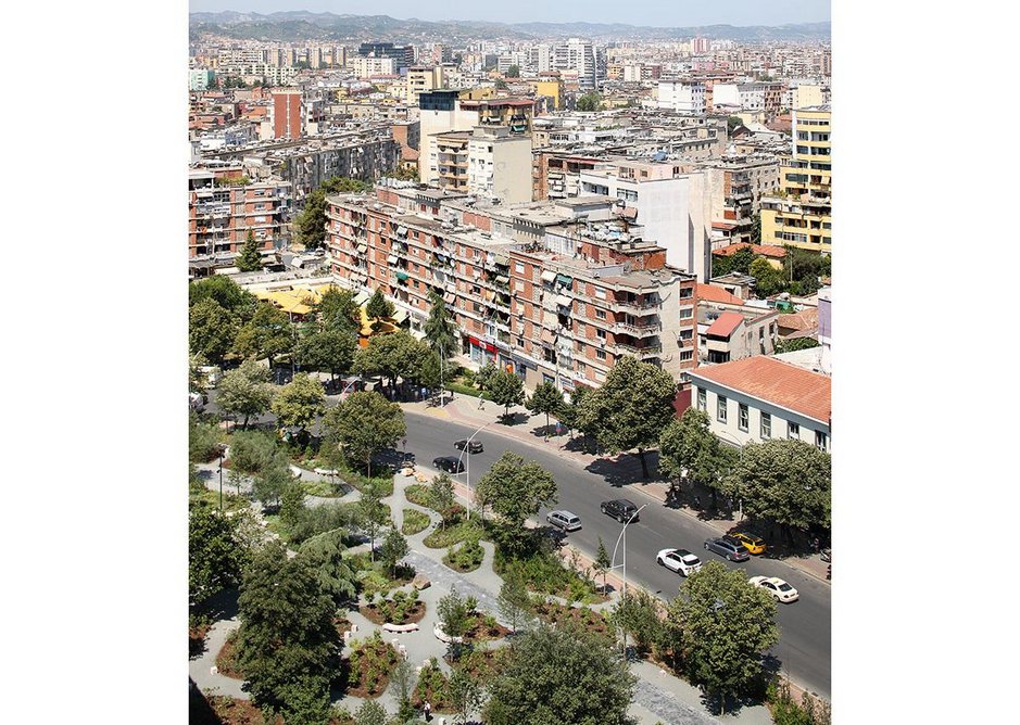 The landscaping was designed to be a fuzzy boundary between the stark geometry of the square and the city proper.