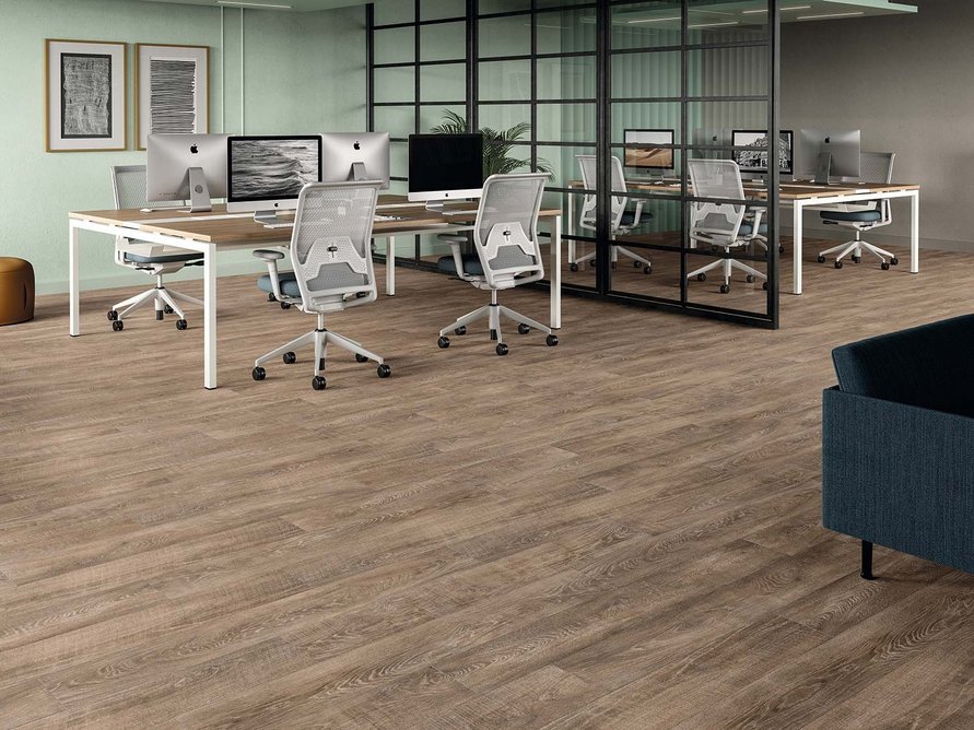 Granary Oak SS5W3318 luxury vinyl tiles in Stripwood laying pattern, Spacia Woods range, Amtico.