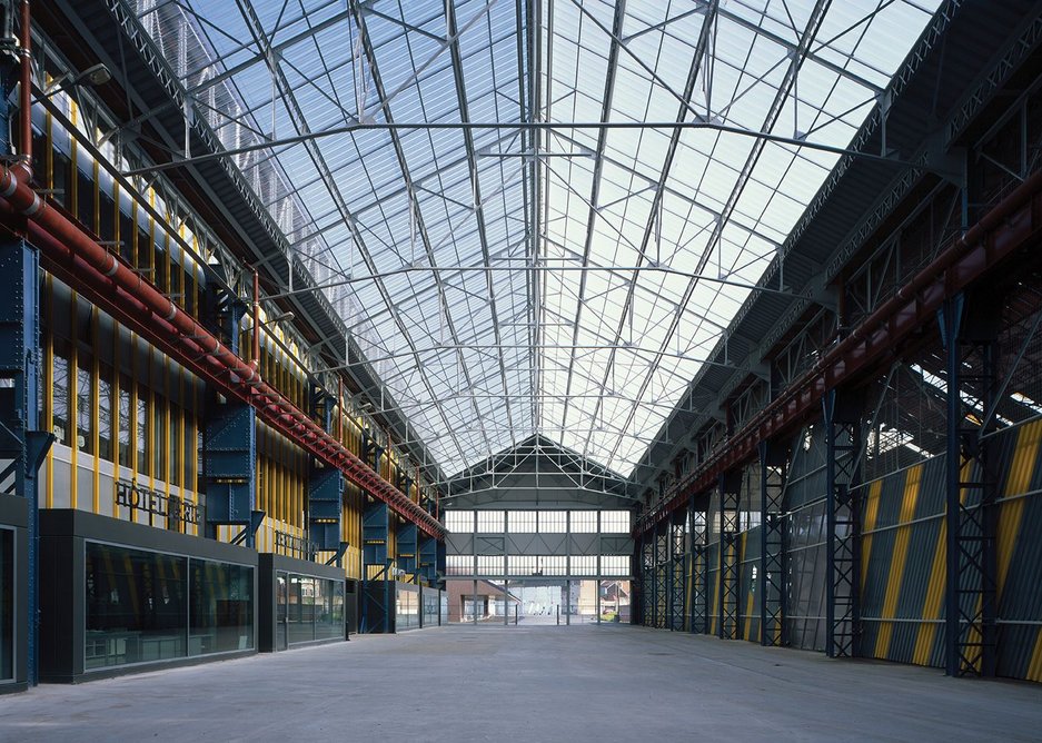 The covered street will be the centerpiece in the masterplan for the 150,000m2 factory site. Local people can visit the school’s restaurant, bakery and florist.