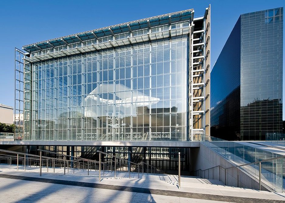 55,000m² of glass was used to cover the Congress building –equivalent in area to nearly eight football pitches.