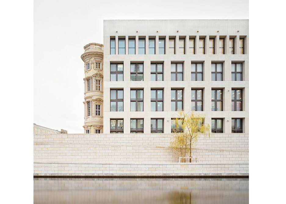 The quince baroque where it crashes into the one 'rational' modernist elevation that is designed to show the Berlin Palace perhaps didn't have a continuous history.