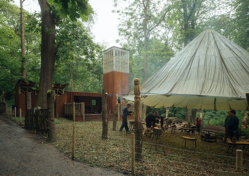 The Clearing, London, by WonKy: Erecting the outdoor classroom is a communal activity.