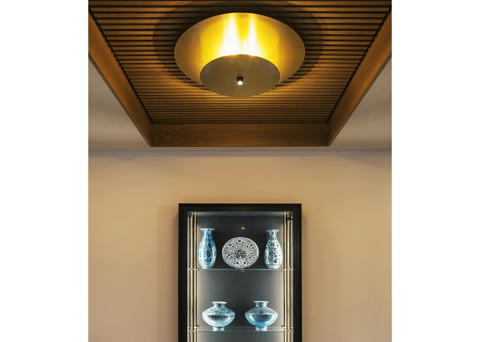 wo brass discs, the larger of which is an uplight reflector, illuminate the reception. A spot downlight creates the dappled effect.