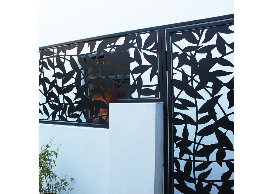 The privacy screen and gate were given a powder coating black finish creating a striking contrast with the garden's white walls