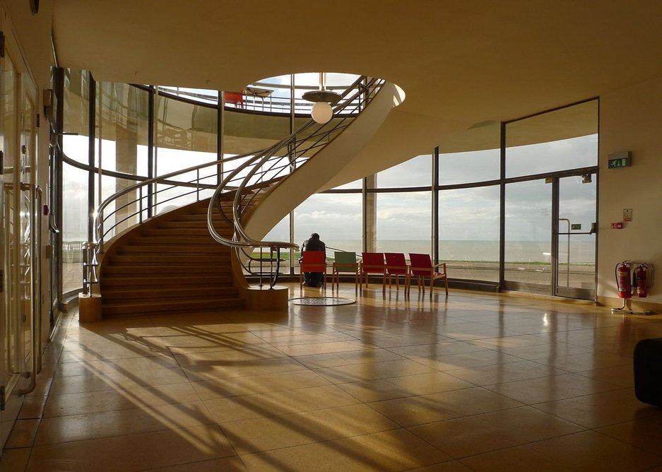 1935 Erich Mendelsohn and Serge Chermayeff, De La Warr Pavilion, Bexhill-on-Sea, East Sussex.