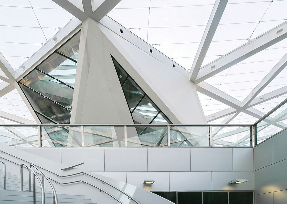 The complex 3D steel pier structure is a physical manifestation of load transfer: Taking the forces from the canopy’s central hexagon to the orthogonal column arrangement of the metro structure below.