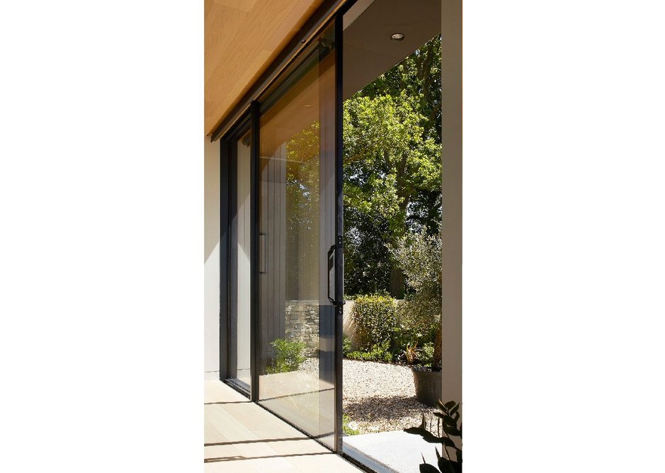 Reynaers Aluminium Hi-Finity sliding doors: Smooth and reliable operation perfect for a room with a view.