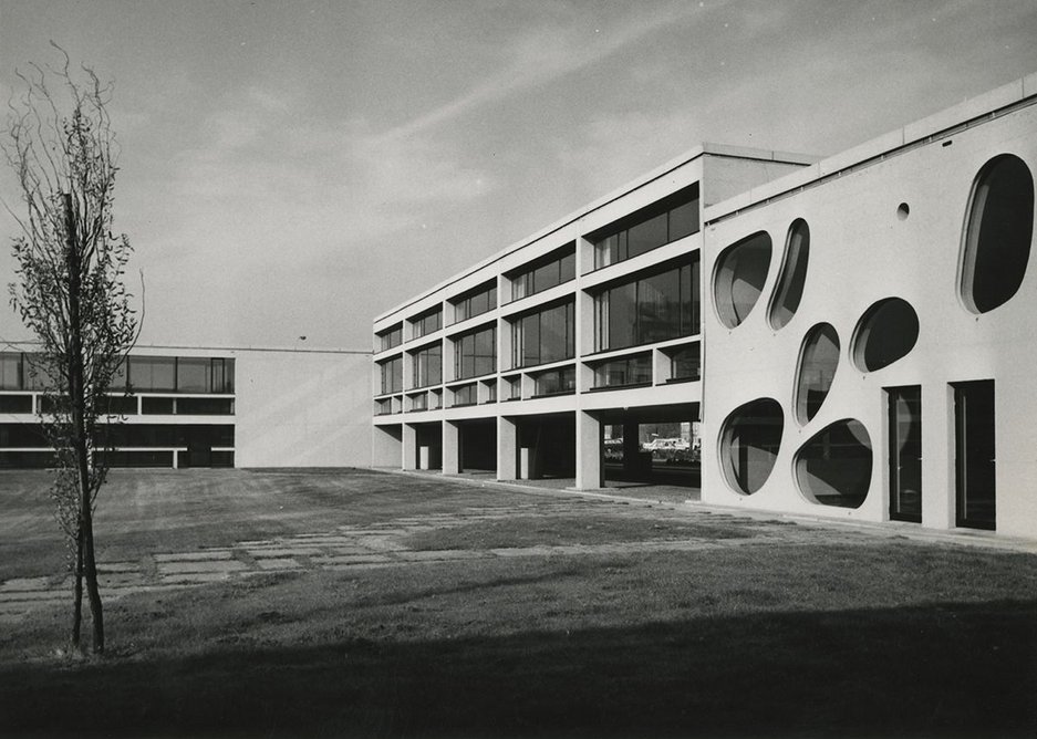 Léon Stynen & Paul De Meyer | Photo of deSingel / Royal Flanders Music Conservatoire, Antwerp, 1968.