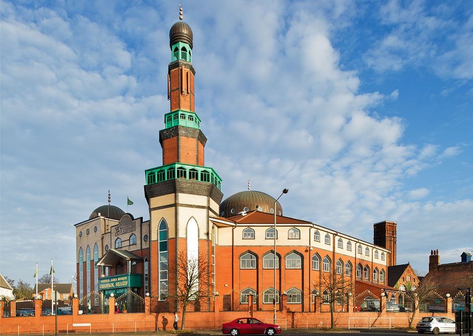 The Ghamkol Sharif Mosque is a landmark building which combines Islamic forms with local materials