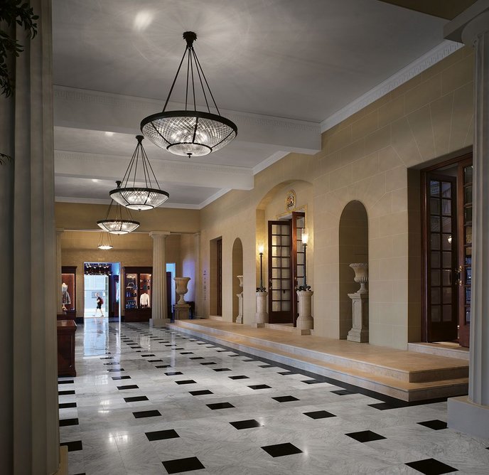 In the ground floor lobby LED fittings are used in up-sized chandeliers, for diffuse lights as well as spotlights.