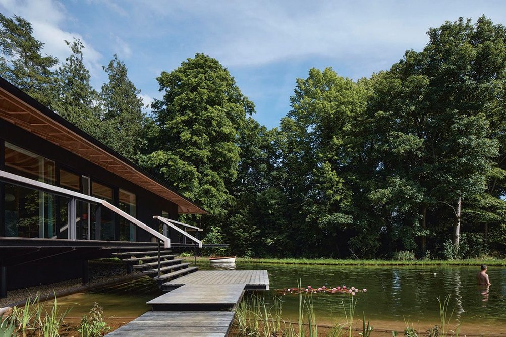 Lyons Architects’ Blackbird, near Cirencester, might float in the English landscape but it is decidedly Japanese in its influences.