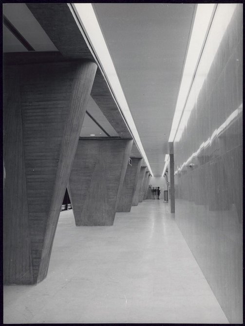 Bernard Zehrfuss’ concrete piers dominate ground floor circulation spaces.