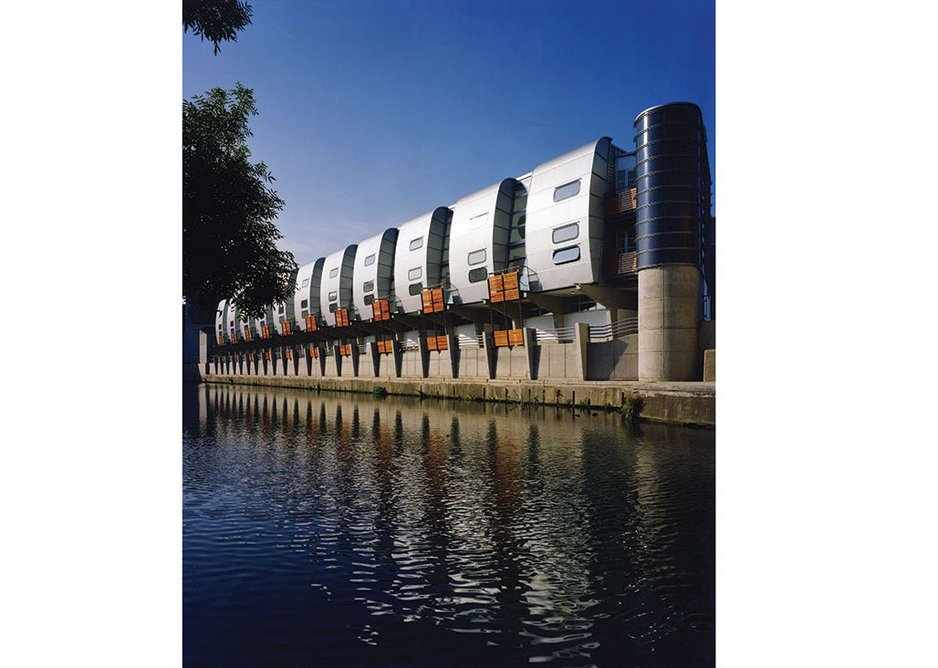 1986 - 1988: Grand Union Canal Walk Housing, London, UK.