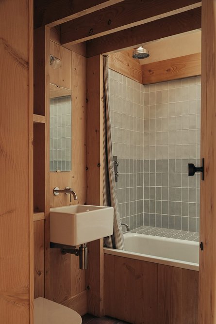 A lightwell illuminates the bathtub.