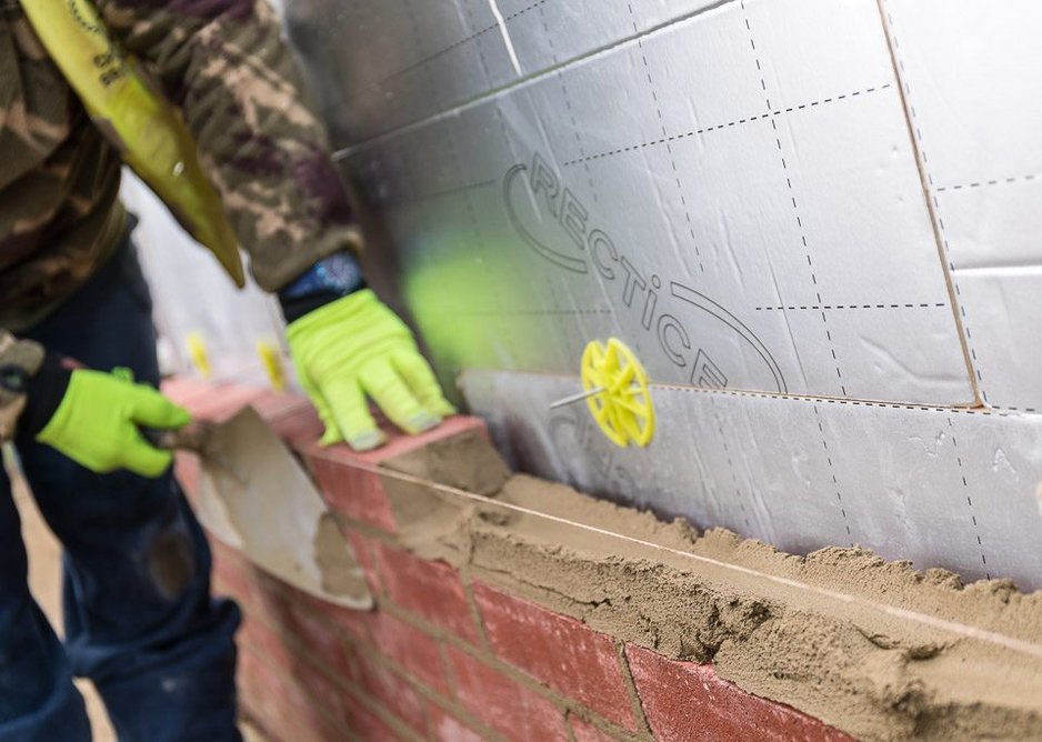 Eurowall+: Superior performance without impeding conventional bricklaying techniques.