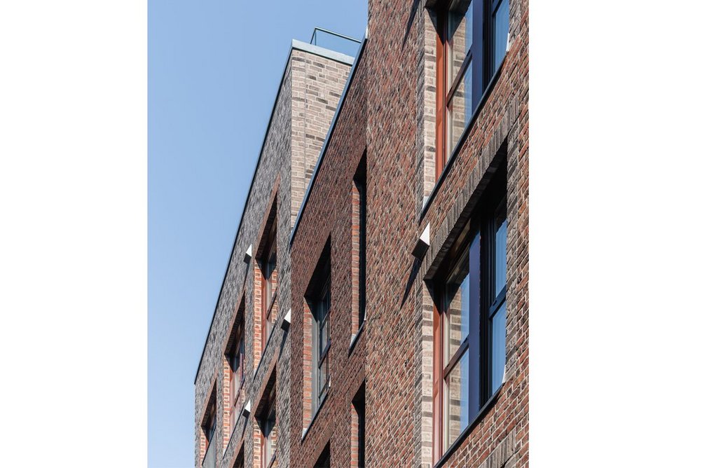 Close-up of the four brick varieties on the facades that have been mixed up.