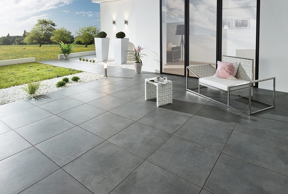 Surface 2.0 Outdoor Ash porcelain tiles.