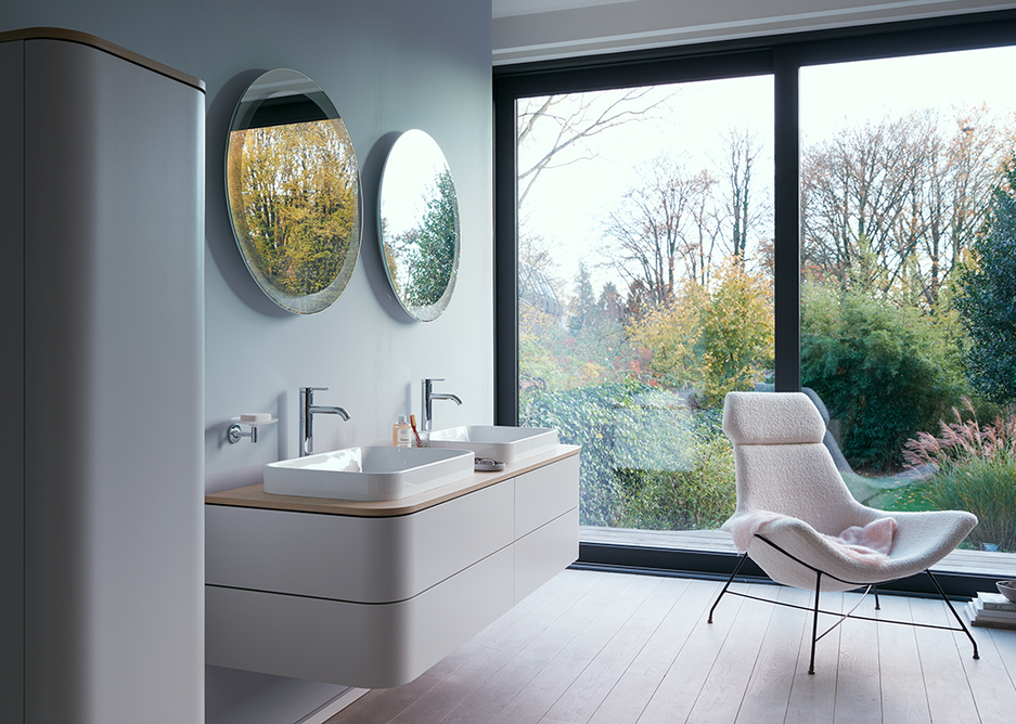 Happy D.2 Plus counter basin (600x400mm), console in Mediterranean Oak, console vanity unit in Nordic White Satin Matt, mirror in Radial finish and C.1 taps.